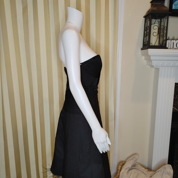 BCBGMAXAZRIA STRAPLESS BEADED FEATHER-HEM DRESS, BLACK 4 - Picture 5 of 13